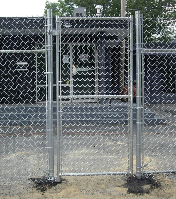 a picture of fence gate for chain link fence panel