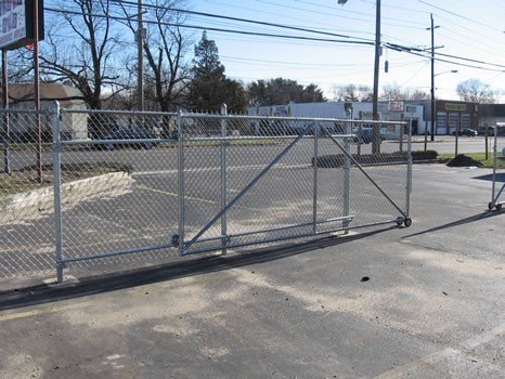 a picture of galvanized chain link fence sliding gate
