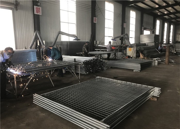 a picture of temporary fence welding processing by workers